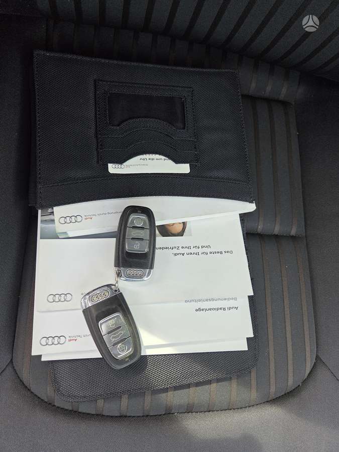 Audi A4 2010 — photo 27
