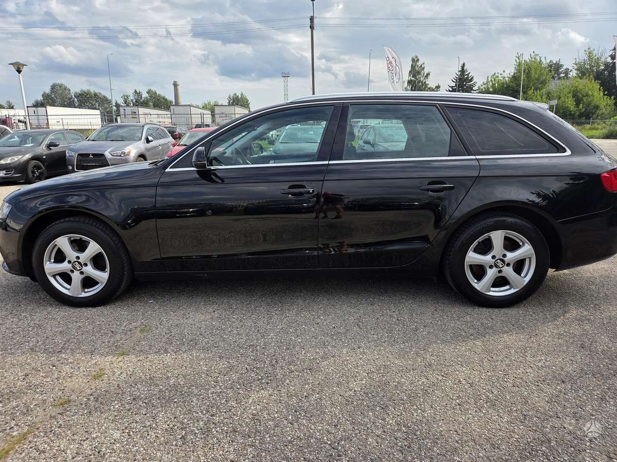 Audi A4 2010 — photo 7