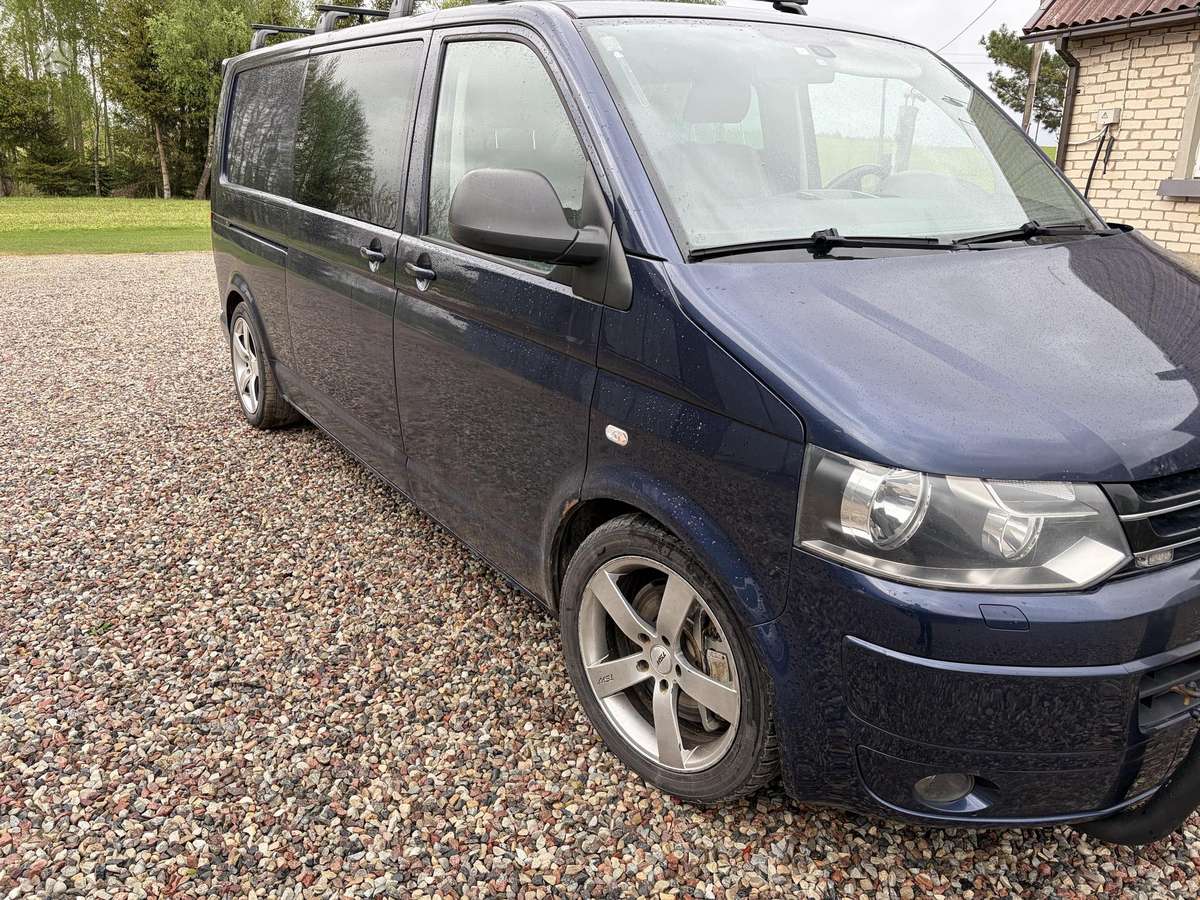 Volkswagen Transporter 2011 — rear view