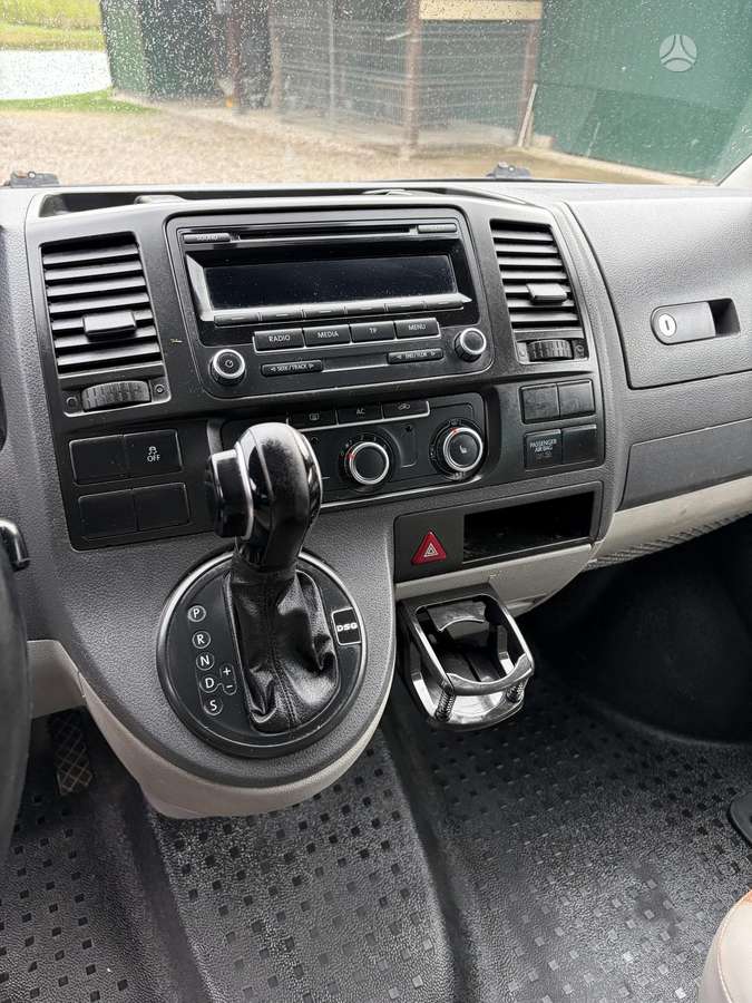 Volkswagen Transporter 2011 — photo 7