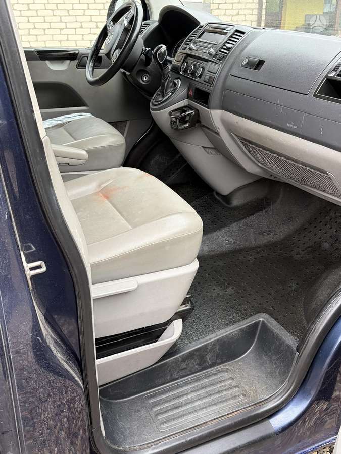 Volkswagen Transporter 2011 — photo 8