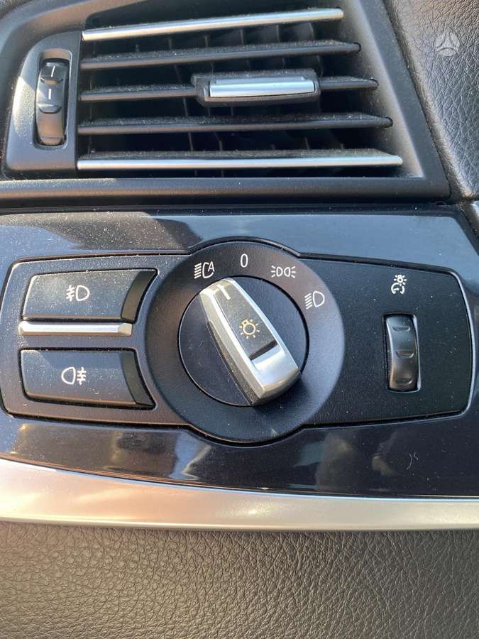 BMW 520 2011 — photo 12