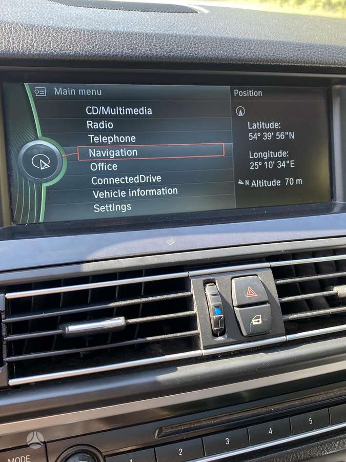 BMW 520 2011 — photo 14