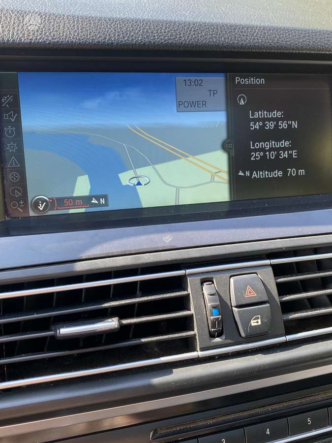 BMW 520 2011 — photo 16