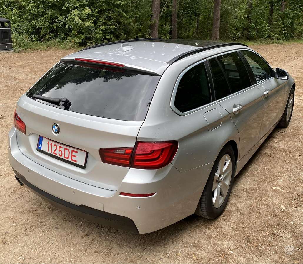 BMW 520 2011 — rear view
