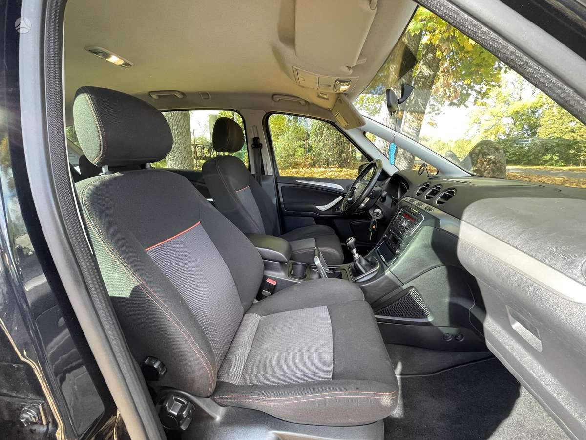 Ford S-MAX 2012 — photo 18