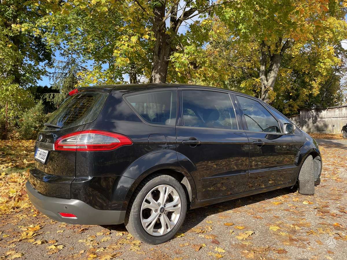 Ford S-MAX 2012 — rear view