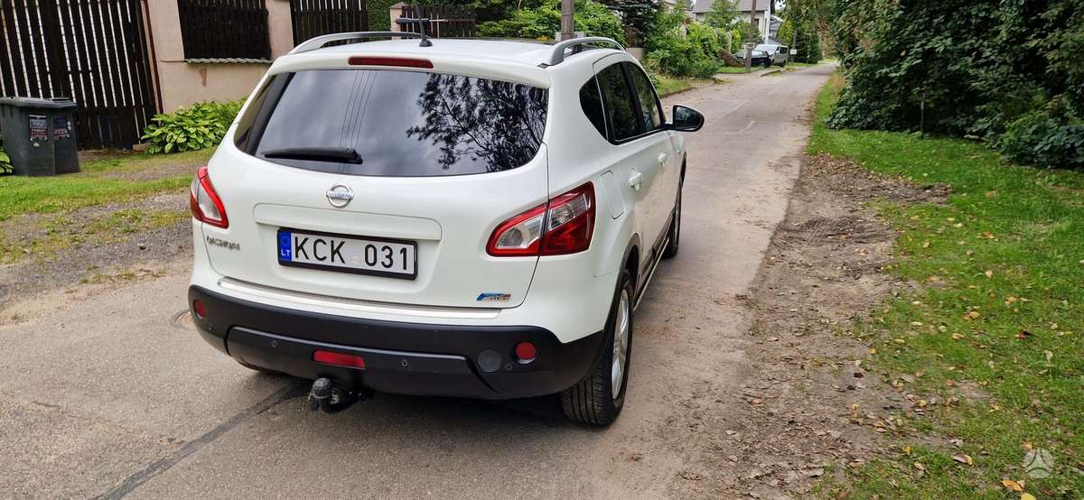Nissan Qashqai 2010 — вигляд ззаду