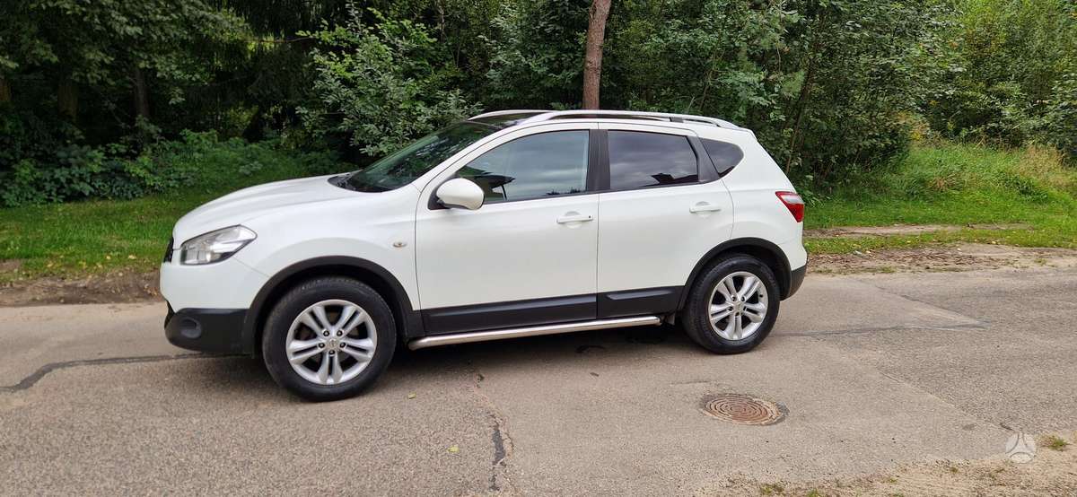 Nissan Qashqai 2010 — салон