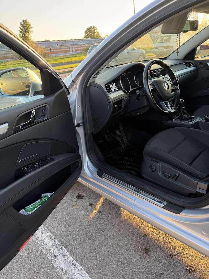 Skoda Superb 2014 — салон
