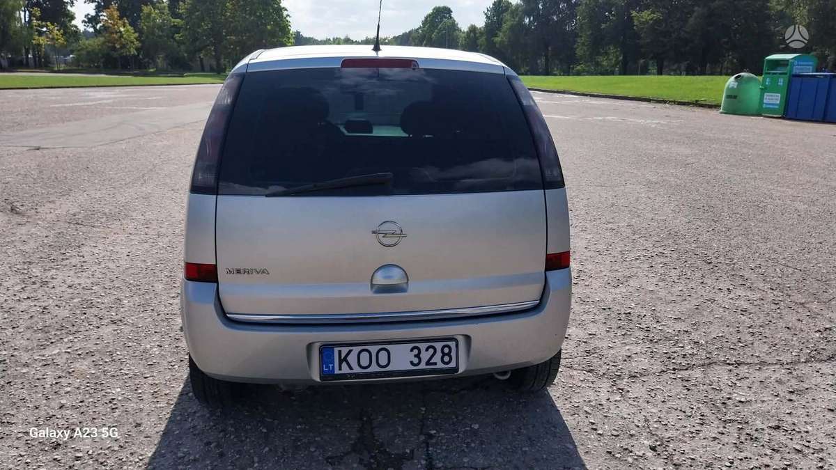 Opel Meriva 2006 — вигляд ззаду
