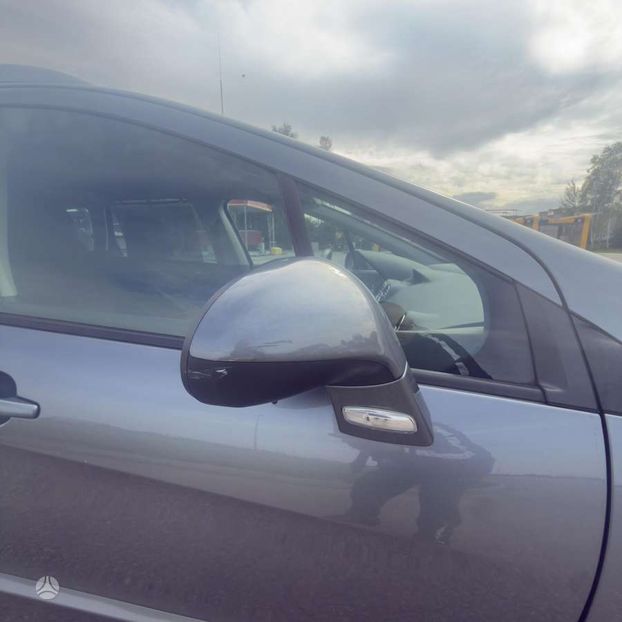 Peugeot 308 2010 — photo 9