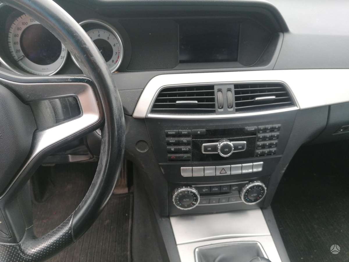 Mercedes-Benz C180 2013 — photo 11