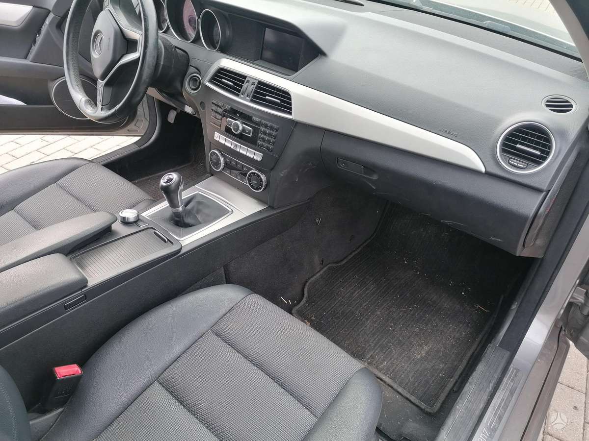 Mercedes-Benz C180 2013 — photo 13