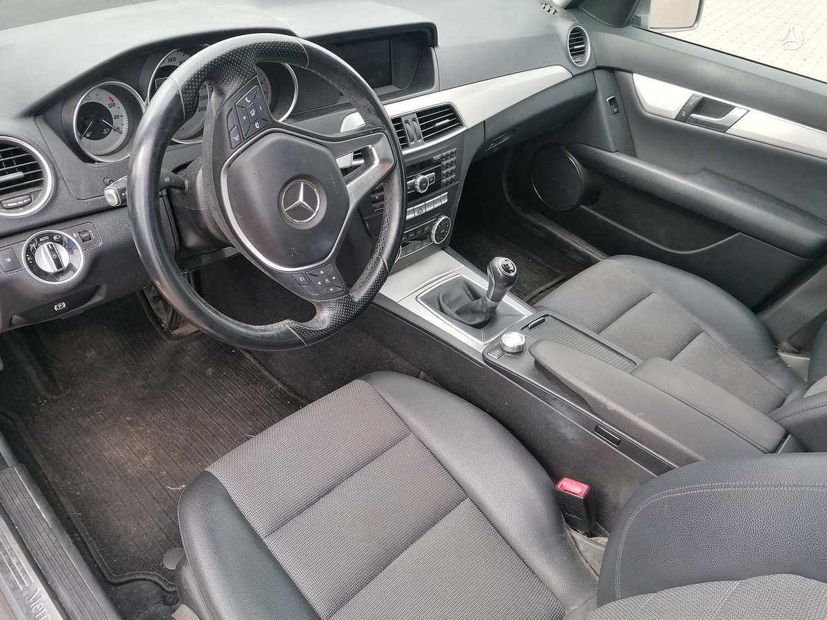 Mercedes-Benz C180 2013 — photo 14