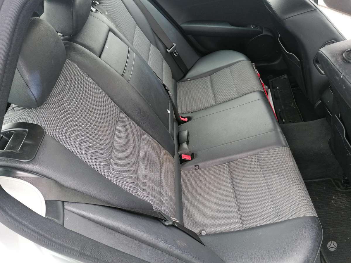 Mercedes-Benz C180 2013 — photo 17