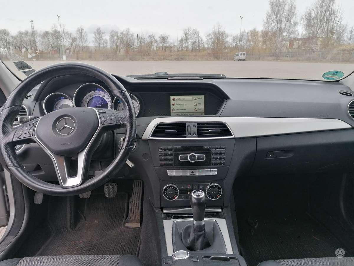 Mercedes-Benz C180 2013 — photo 18