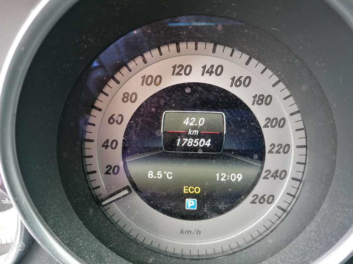 Mercedes-Benz C180 2013 — photo 19