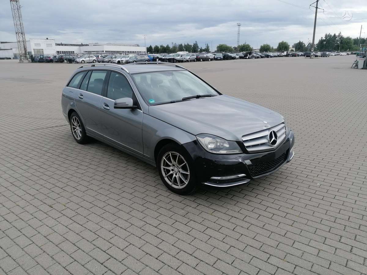 Mercedes-Benz C180 2013 — interior