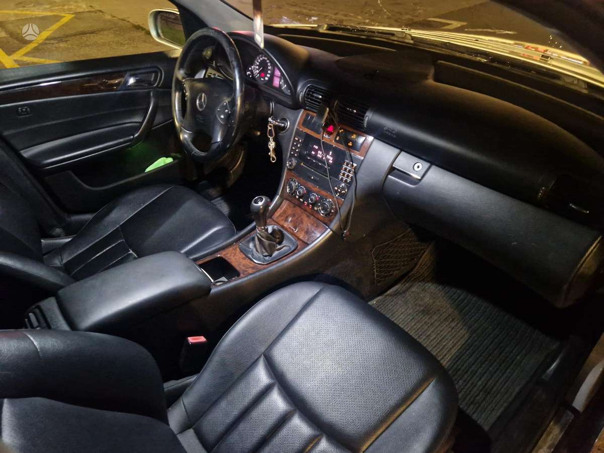 Mercedes-Benz C220 2007 — photo 11