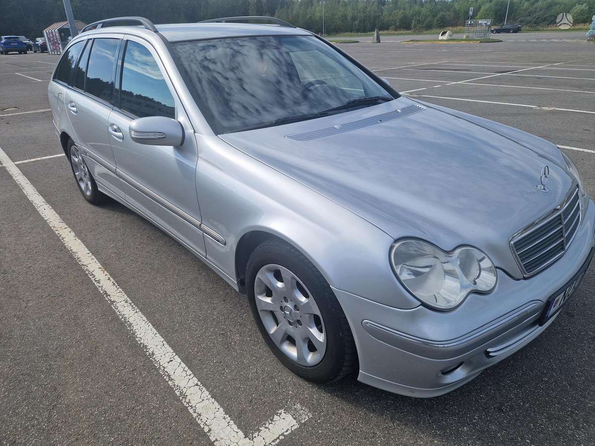 Mercedes-Benz C220 2007 — rear view