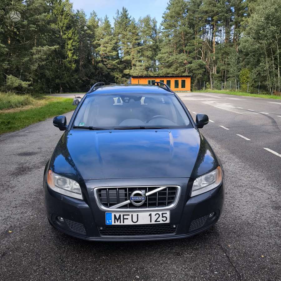 Volvo V70 2012 — вигляд ззаду