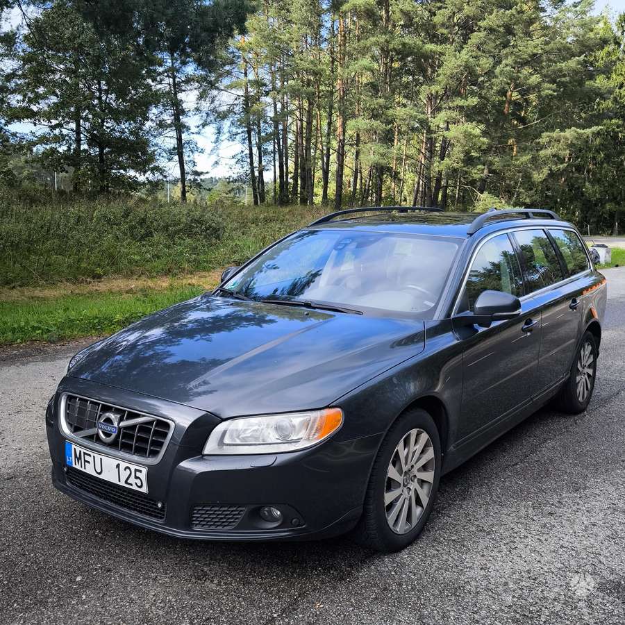 Volvo V70 2012 — салон