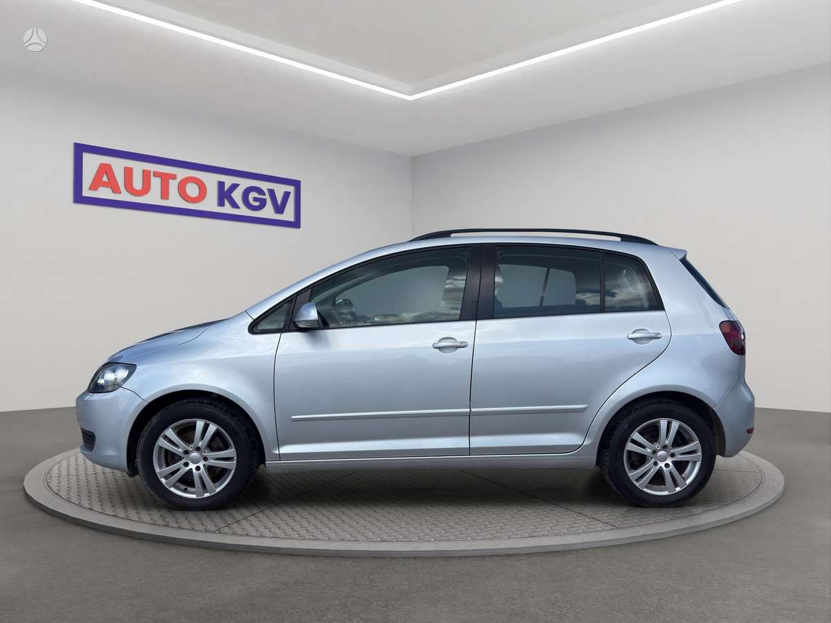 Volkswagen Golf 2009 — rear view