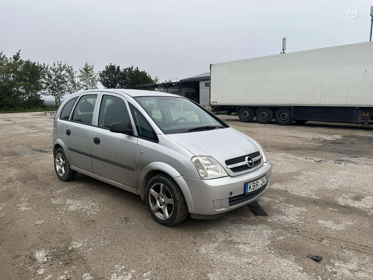 Opel Meriva 2005 — салон