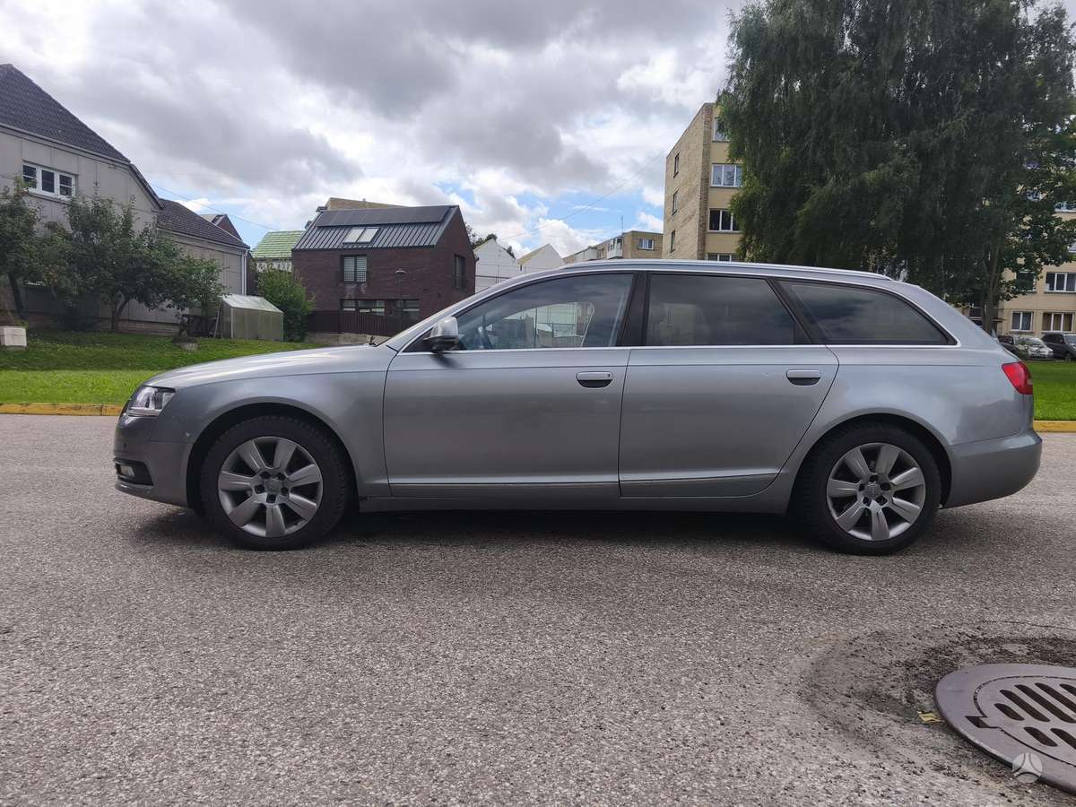 Audi A6 2010 — салон
