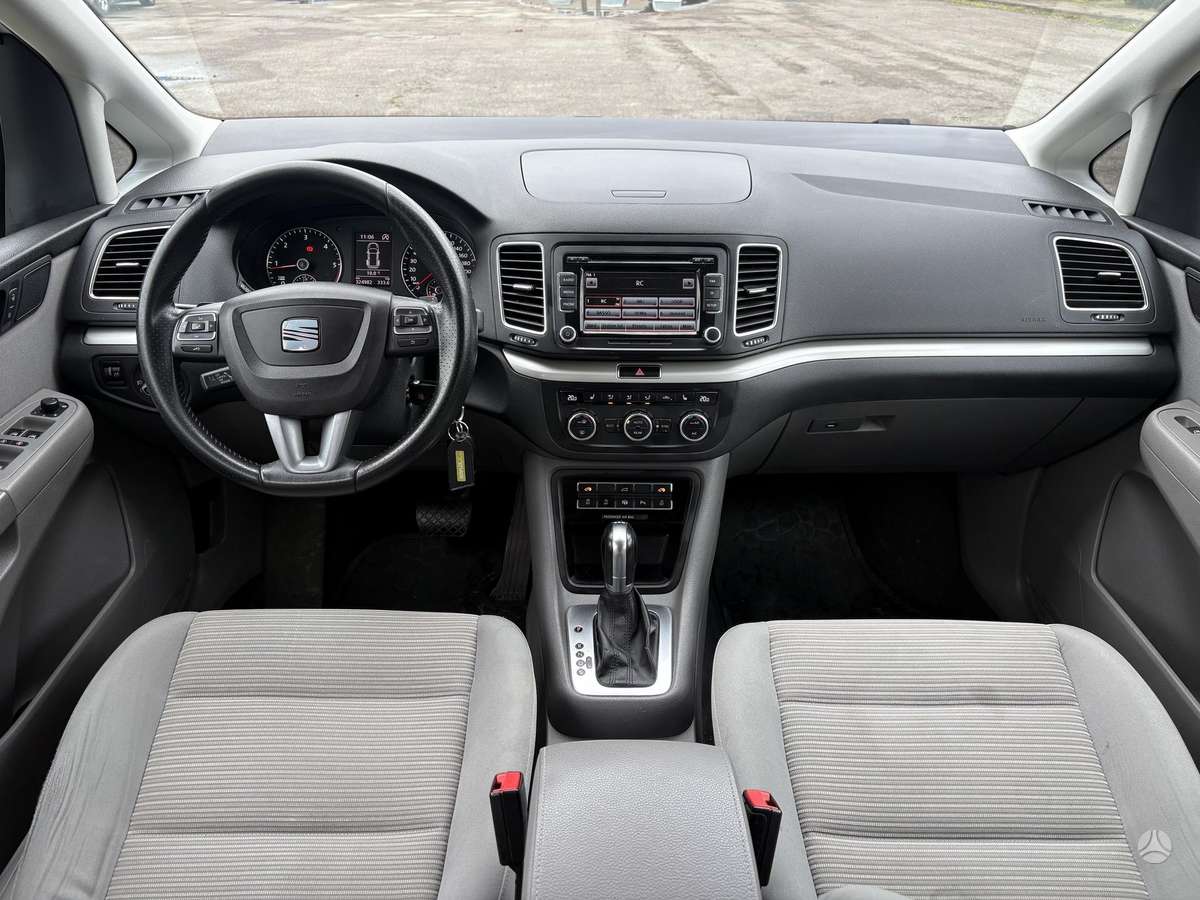 Seat Alhambra 2012 — photo 11