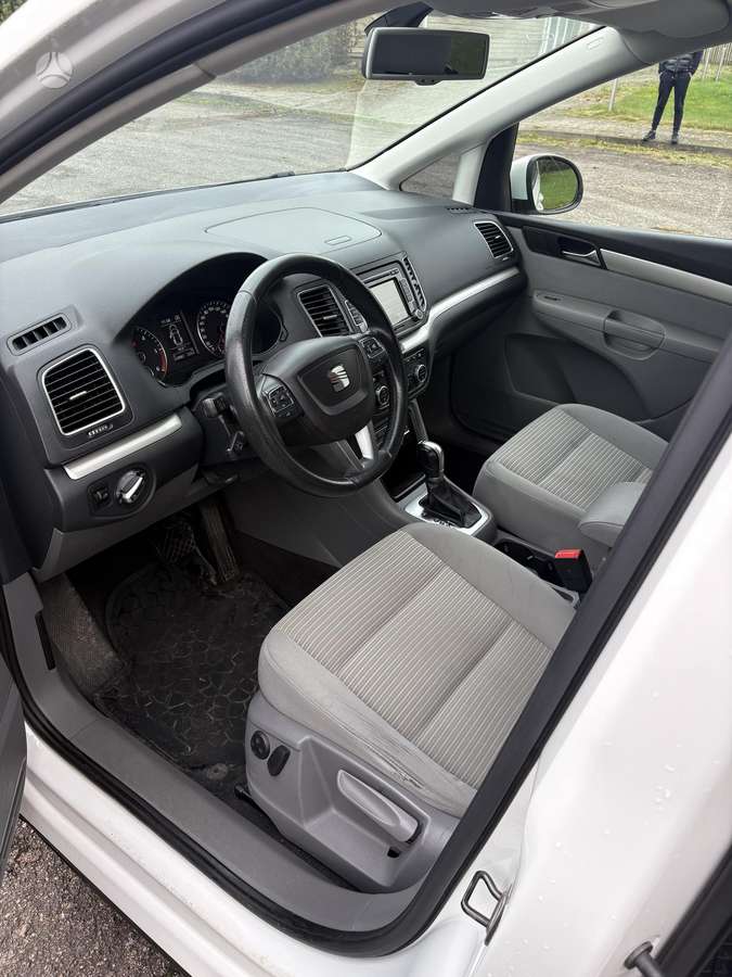 Seat Alhambra 2012 — photo 12