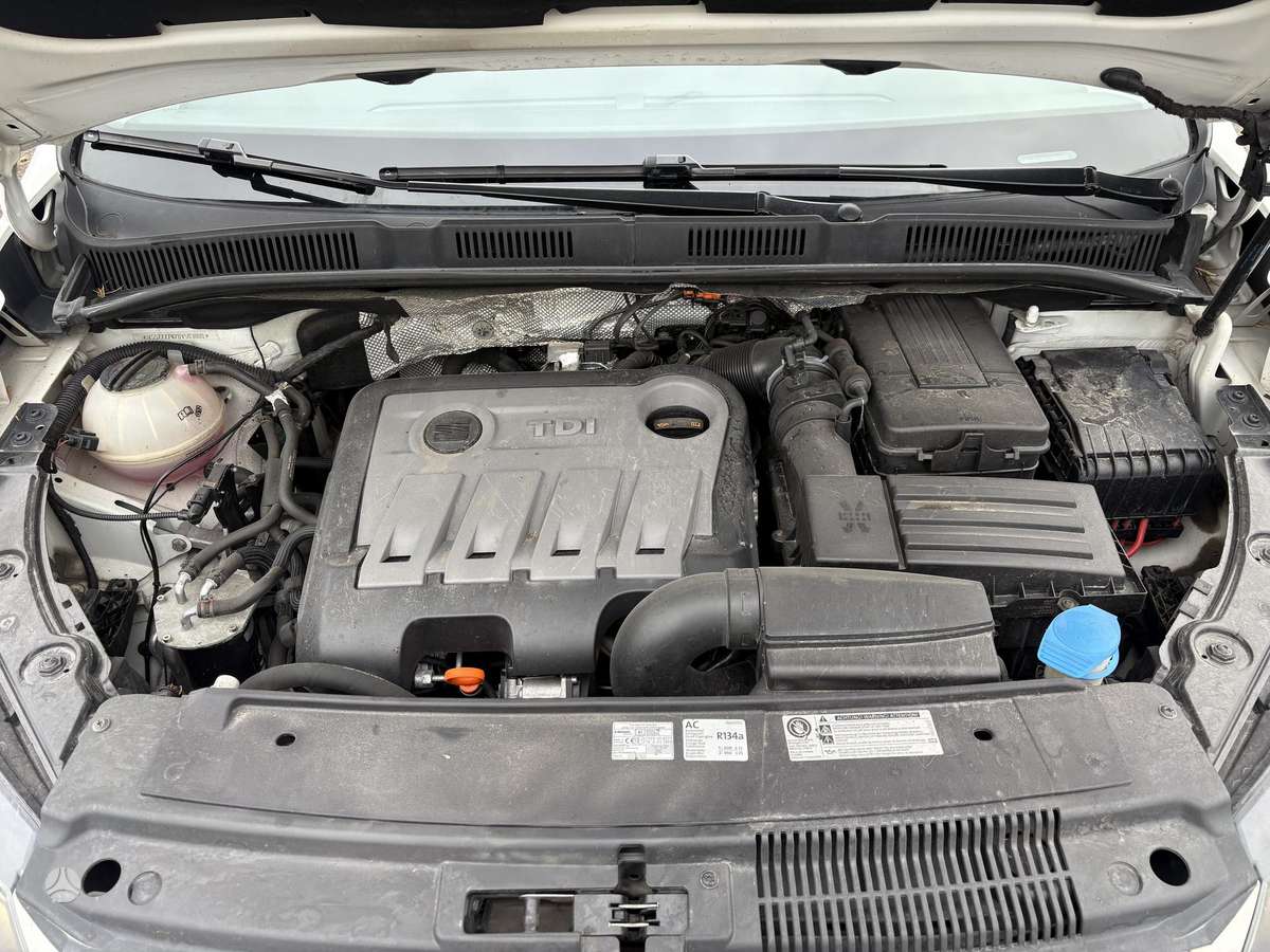 Seat Alhambra 2012 — photo 16
