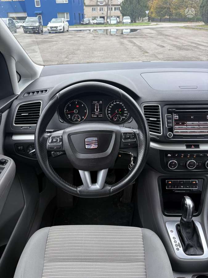 Seat Alhambra 2012 — photo 9