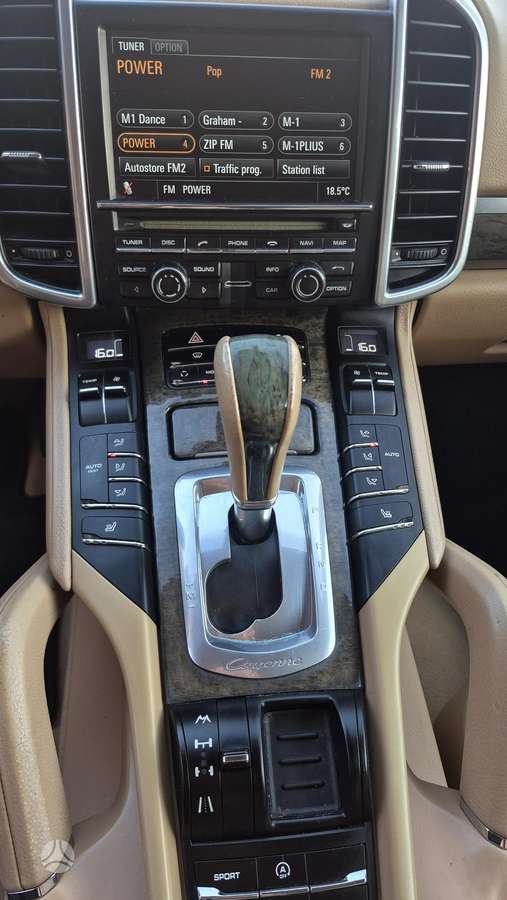 Porsche Cayenne 2011 — photo 18