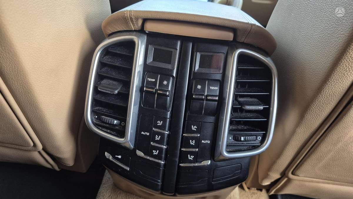 Porsche Cayenne 2011 — photo 21