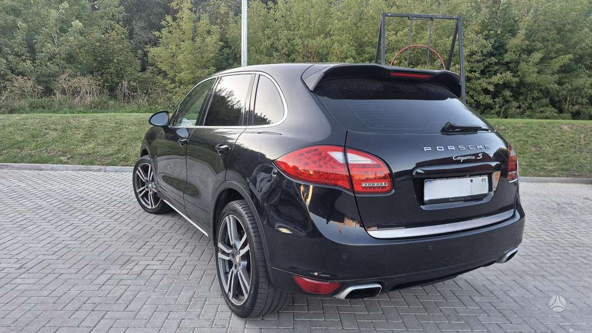 Porsche Cayenne 2011 — photo 9