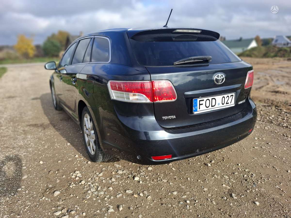 Toyota Avensis 2011 — двигун 2200 cm³, 150 HP (110kW)