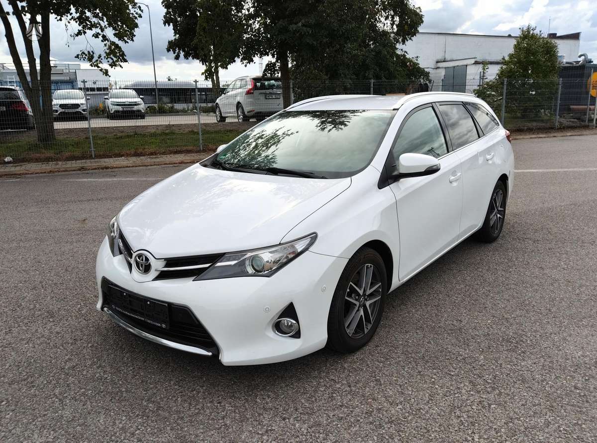 Toyota Auris, 2015