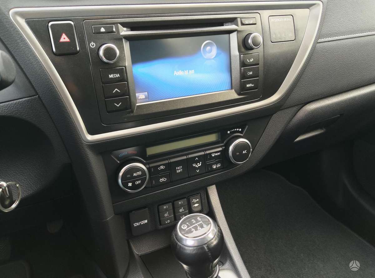 Toyota Auris 2015 — photo 10