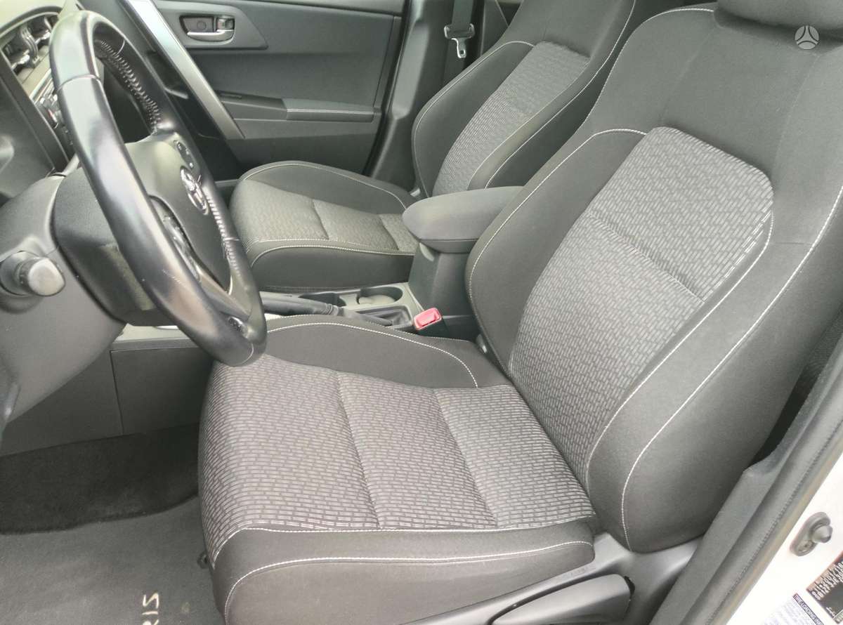 Toyota Auris 2015 — photo 13