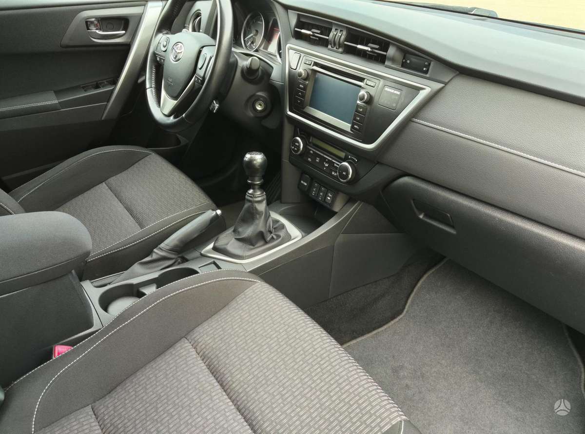 Toyota Auris 2015 — photo 20