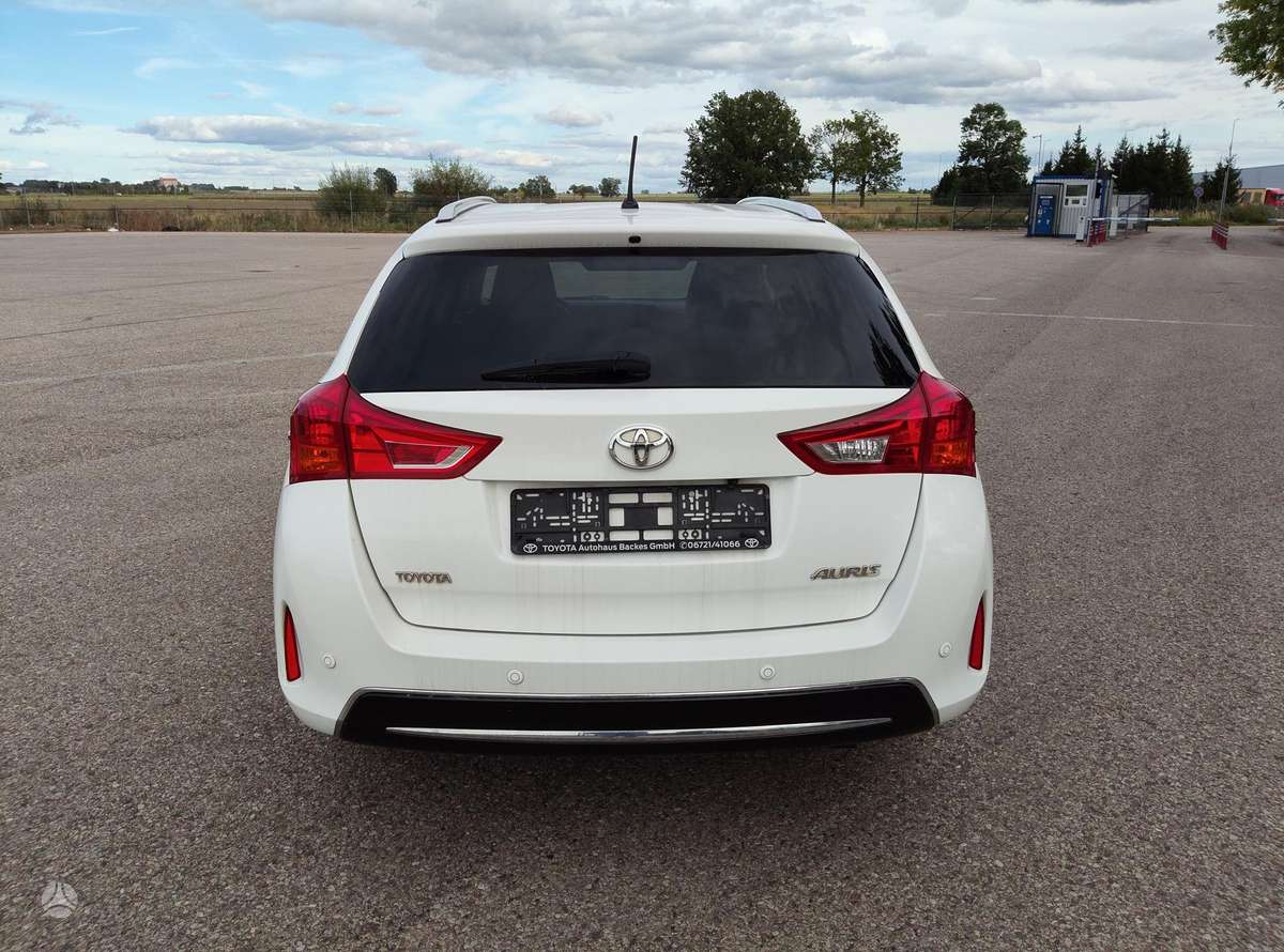 Toyota Auris 2015 — engine 1998 cm³, 124 HP (91kW)