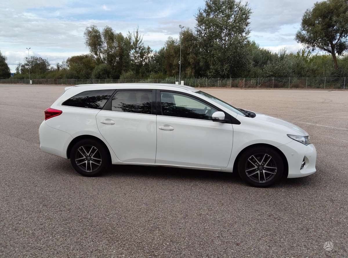 Toyota Auris 2015 — photo 7