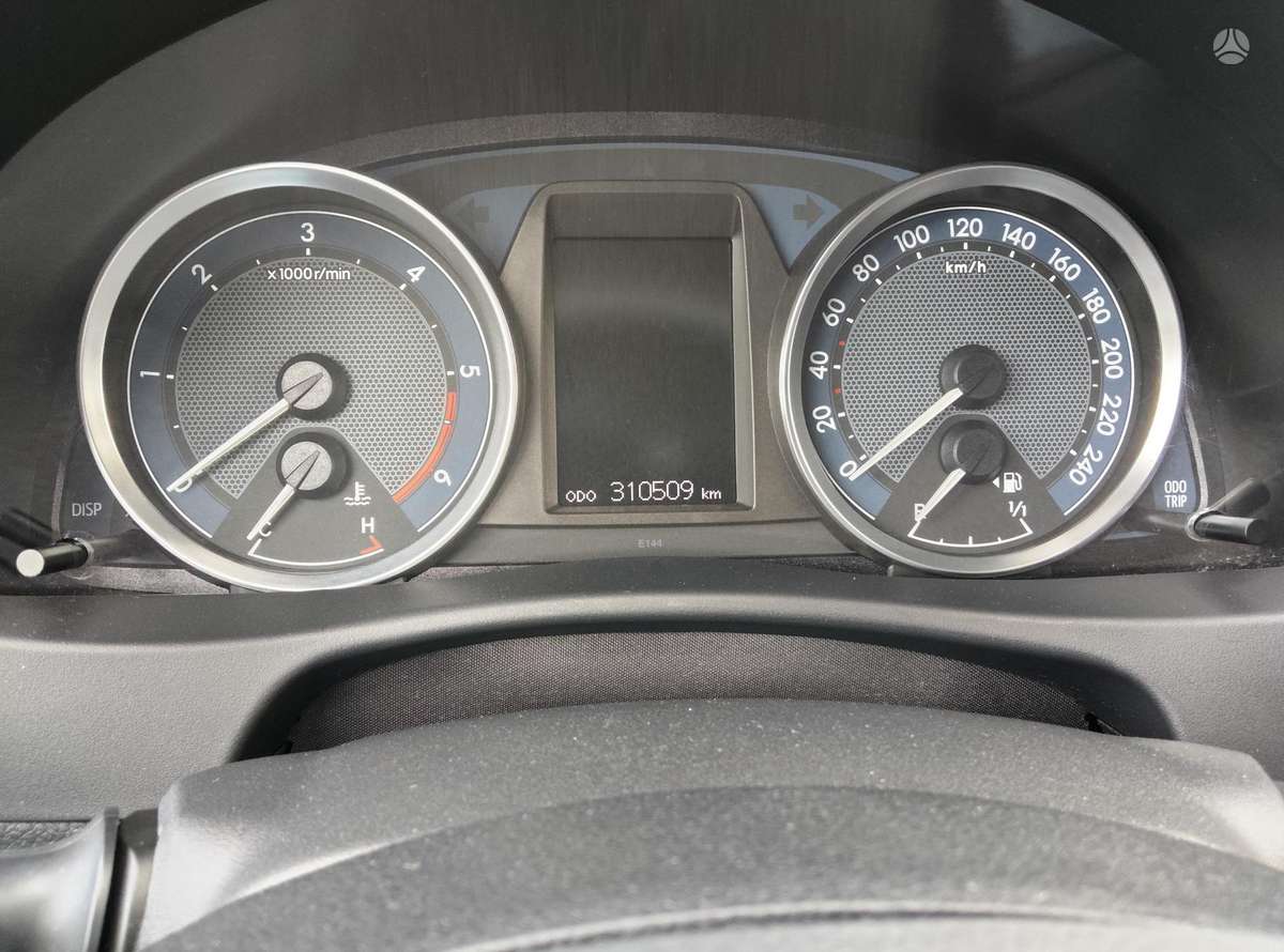 Toyota Auris 2015 — photo 9