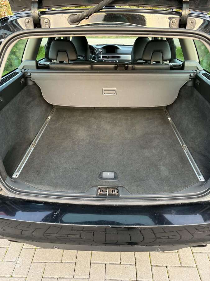 Volvo V70 2015 — interior