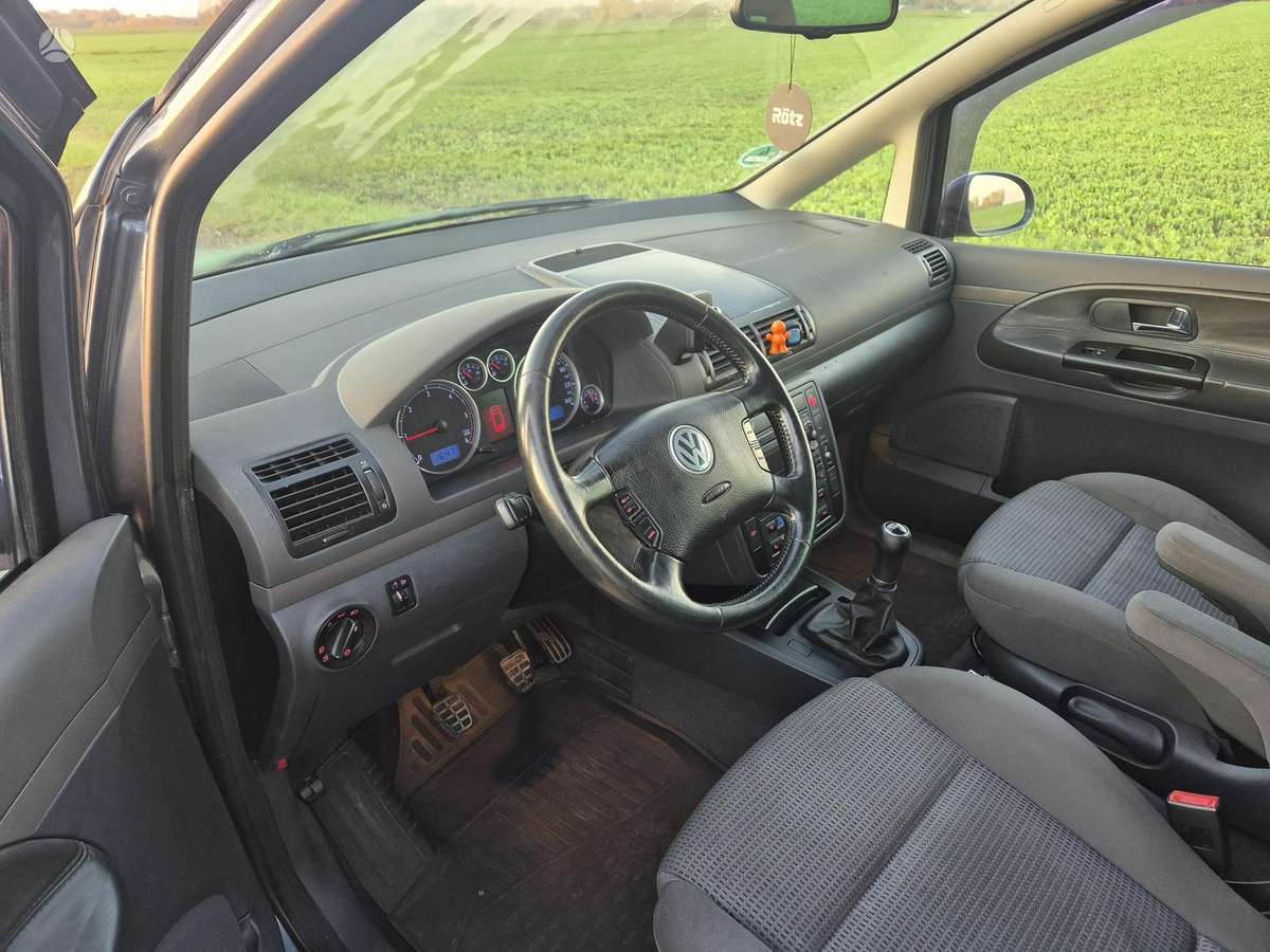 Volkswagen Sharan 2006 — салон