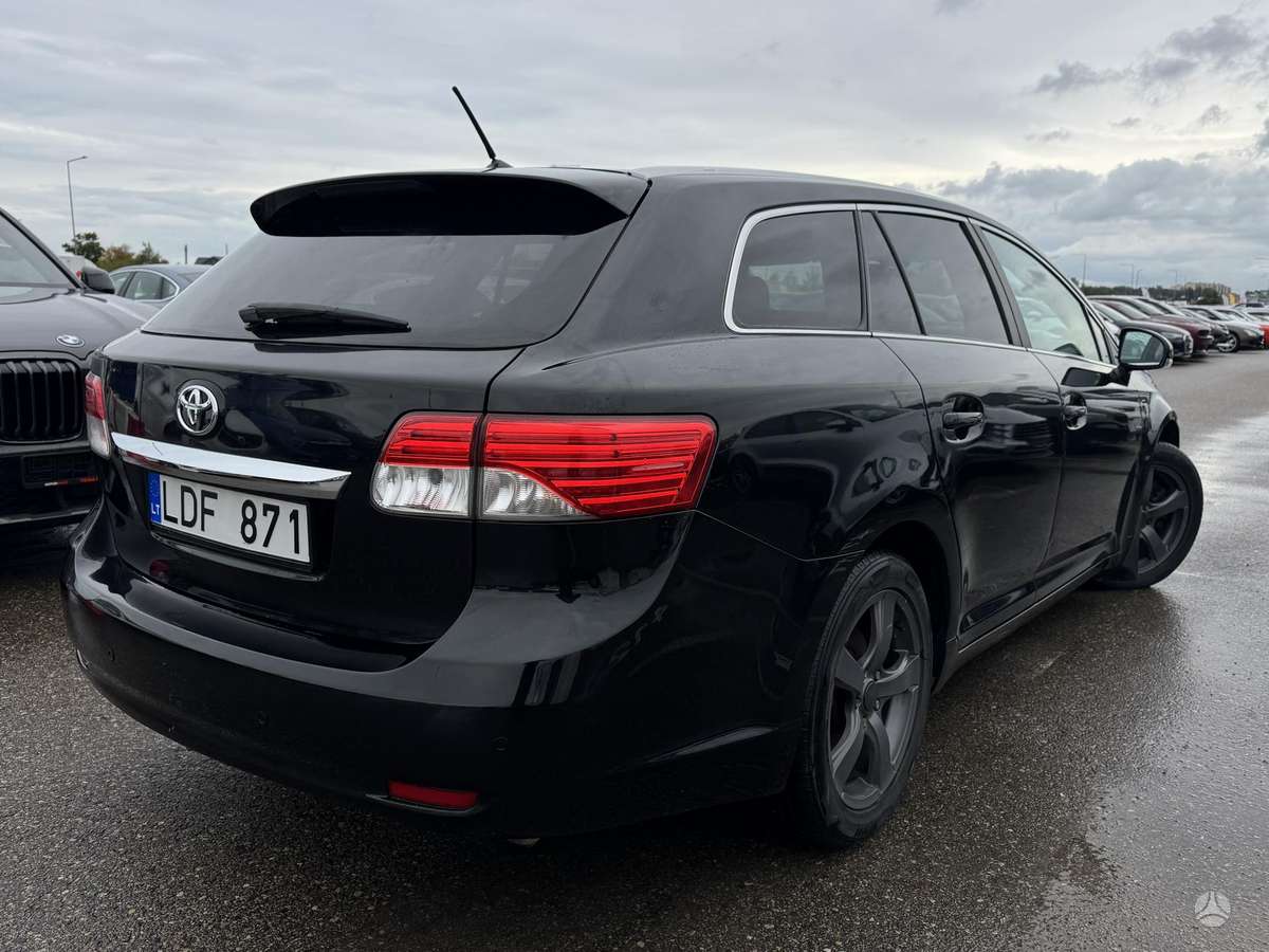 Toyota Avensis 2012 — photo 11