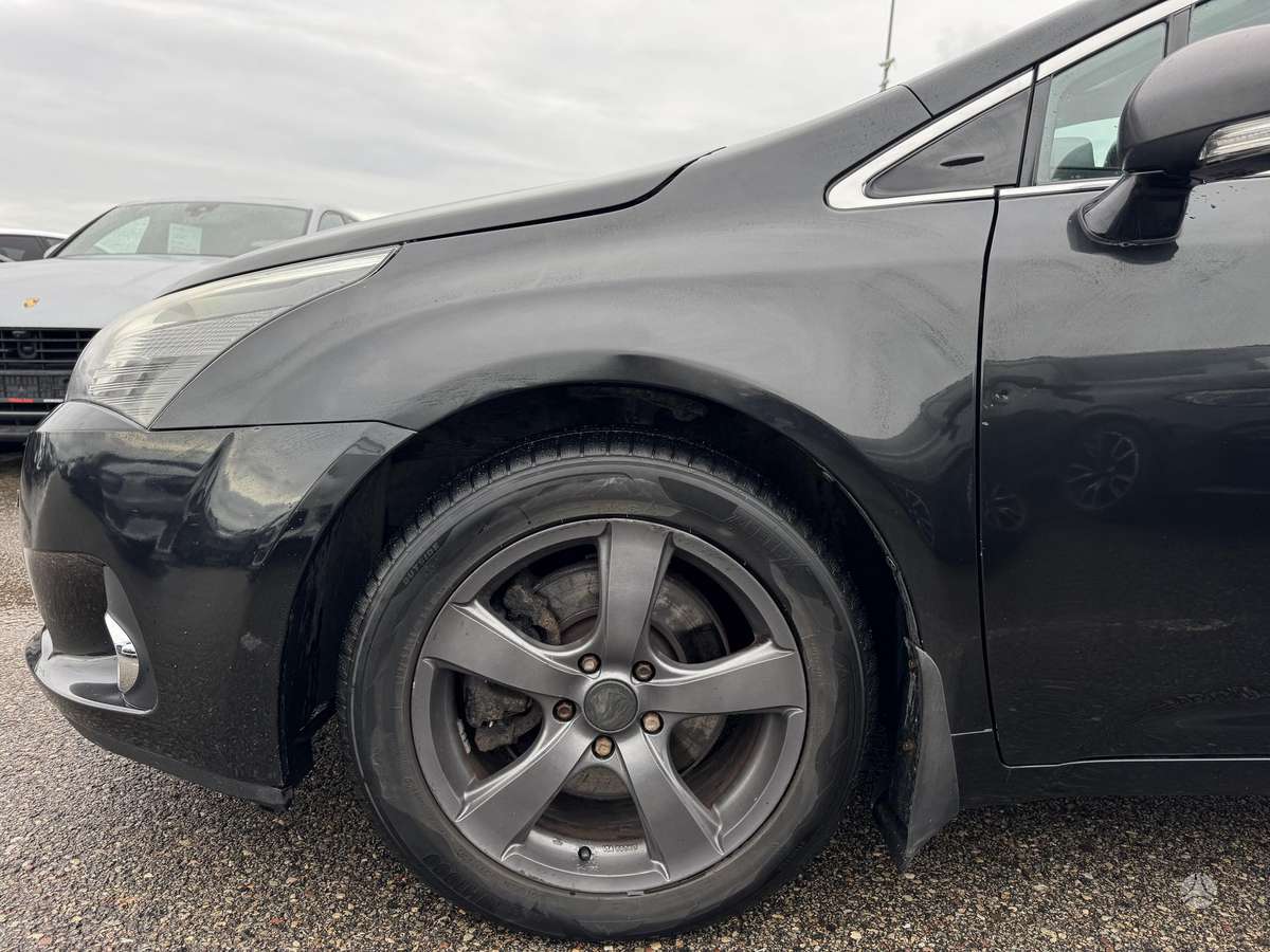 Toyota Avensis 2012 — photo 12