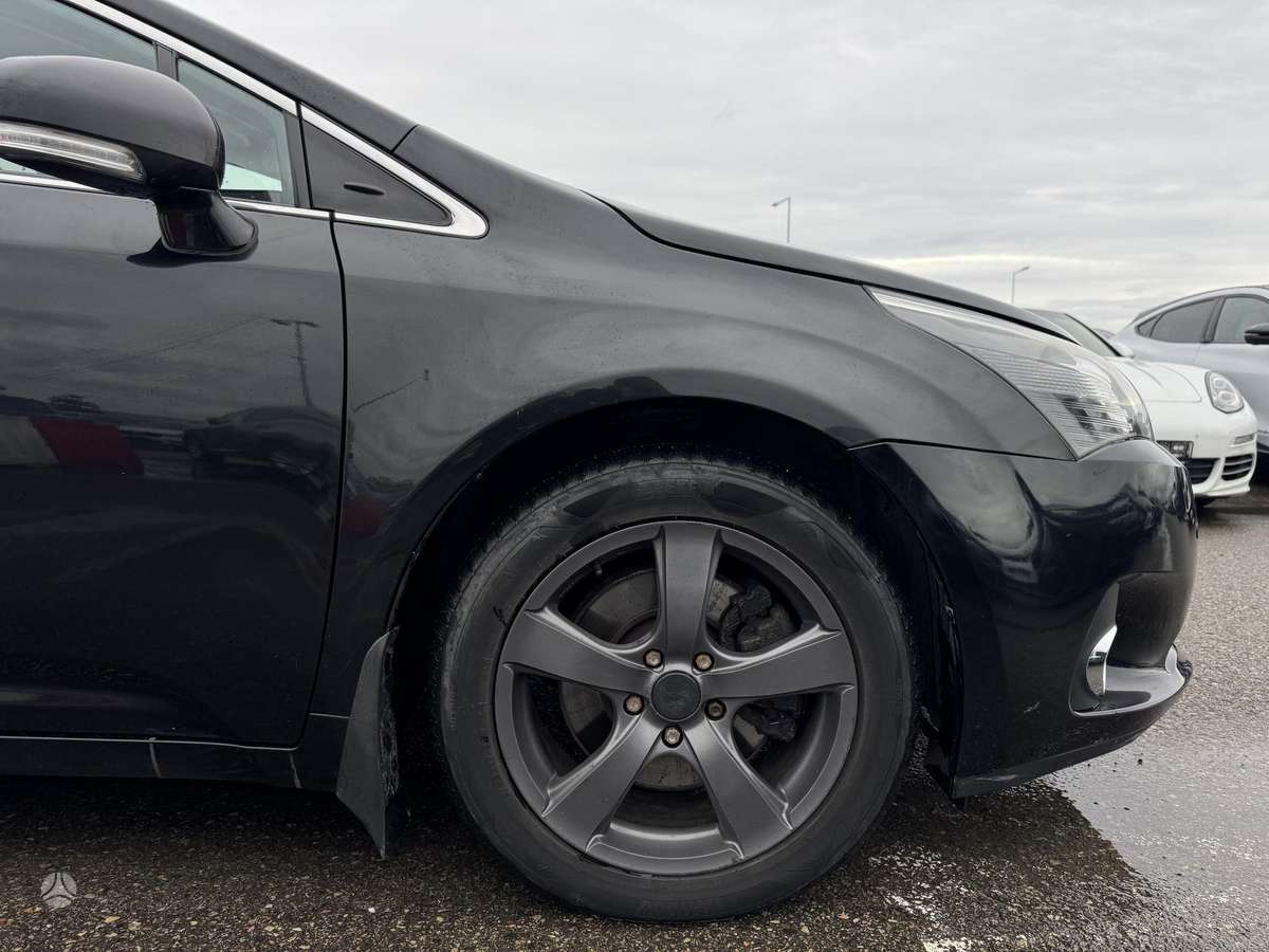 Toyota Avensis 2012 — photo 14